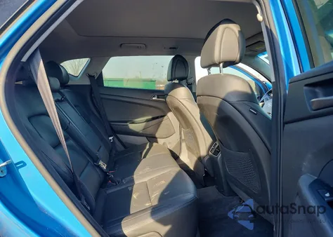 2016 Hyundai Tucson Limited z USA, uszkodzony, nr VIN KM8J33A26GU213045